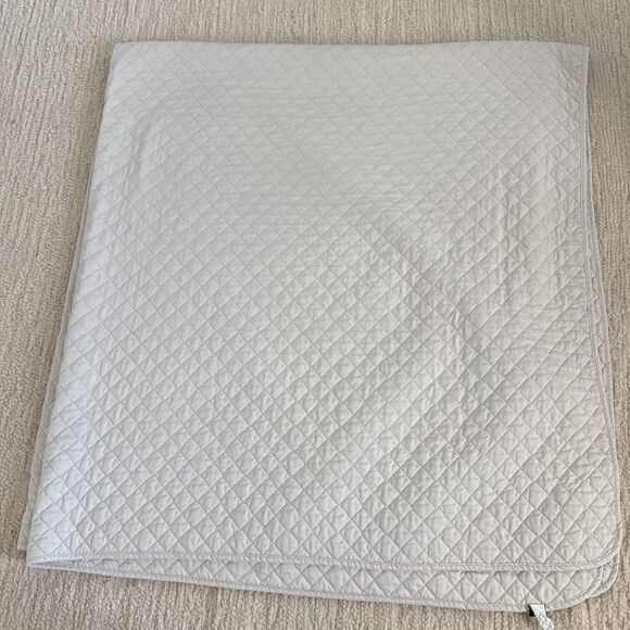 Echo New York Neutral Quilt Queen Light Gray - Picture 12 of 12